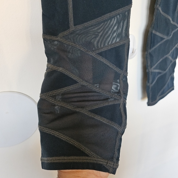 VGUC Athleta Mantra Yoga Capri Crop Mesh Panel Legging Tight Xsmall - Picture 7 of 15